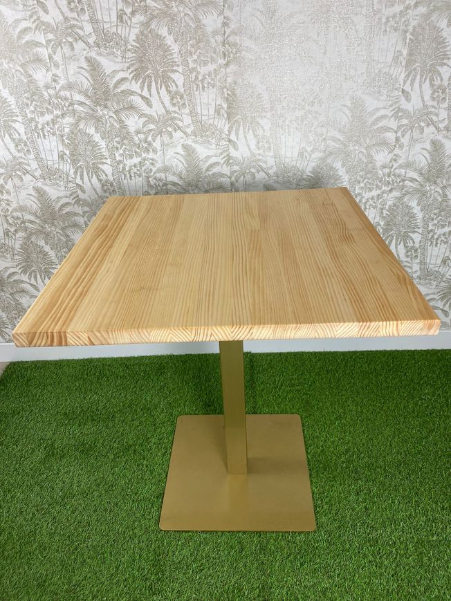 mesa de madera natural barniz incoloro y pie básico color negro