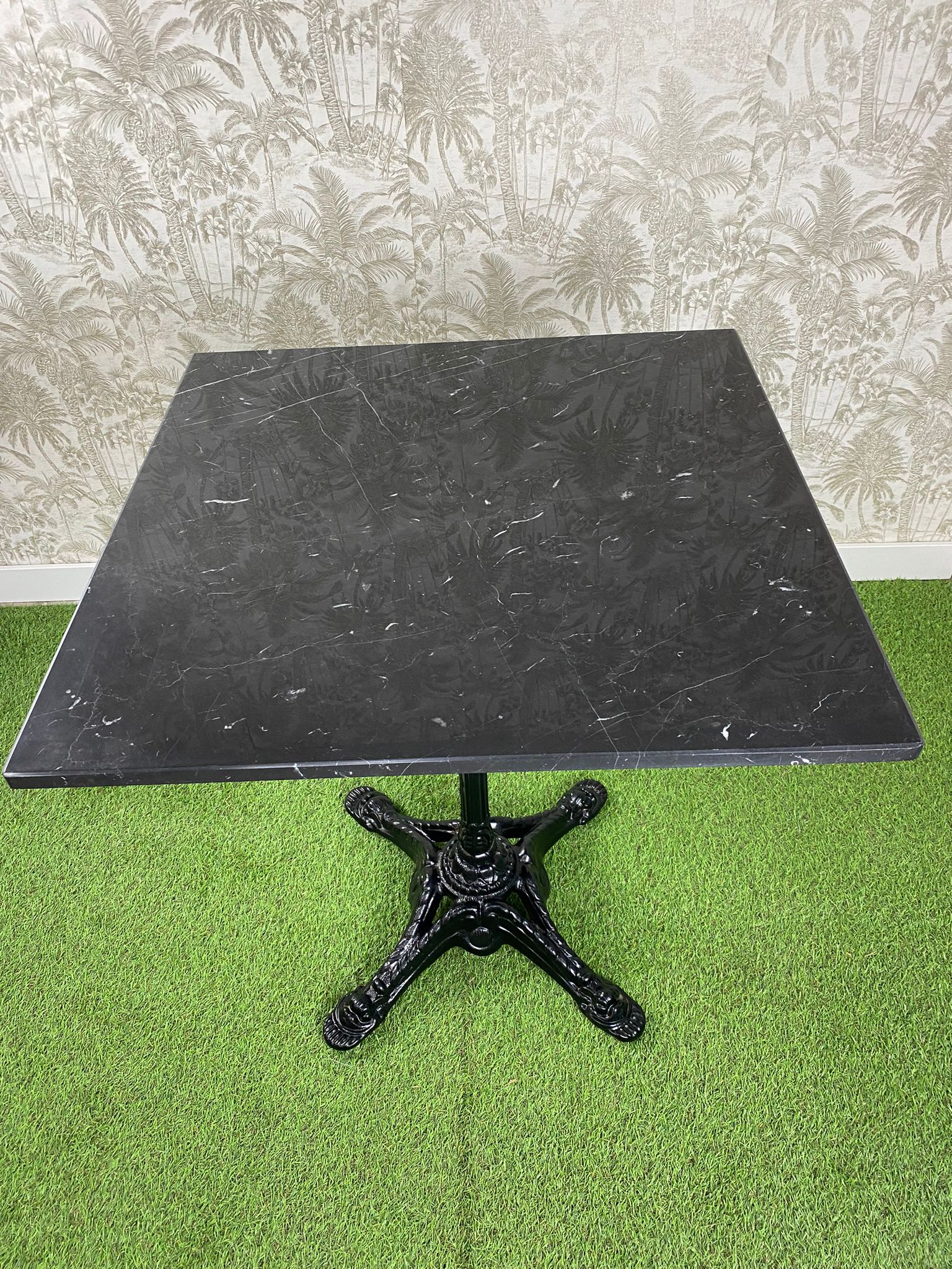 mesa de mármol negro con pie parís 